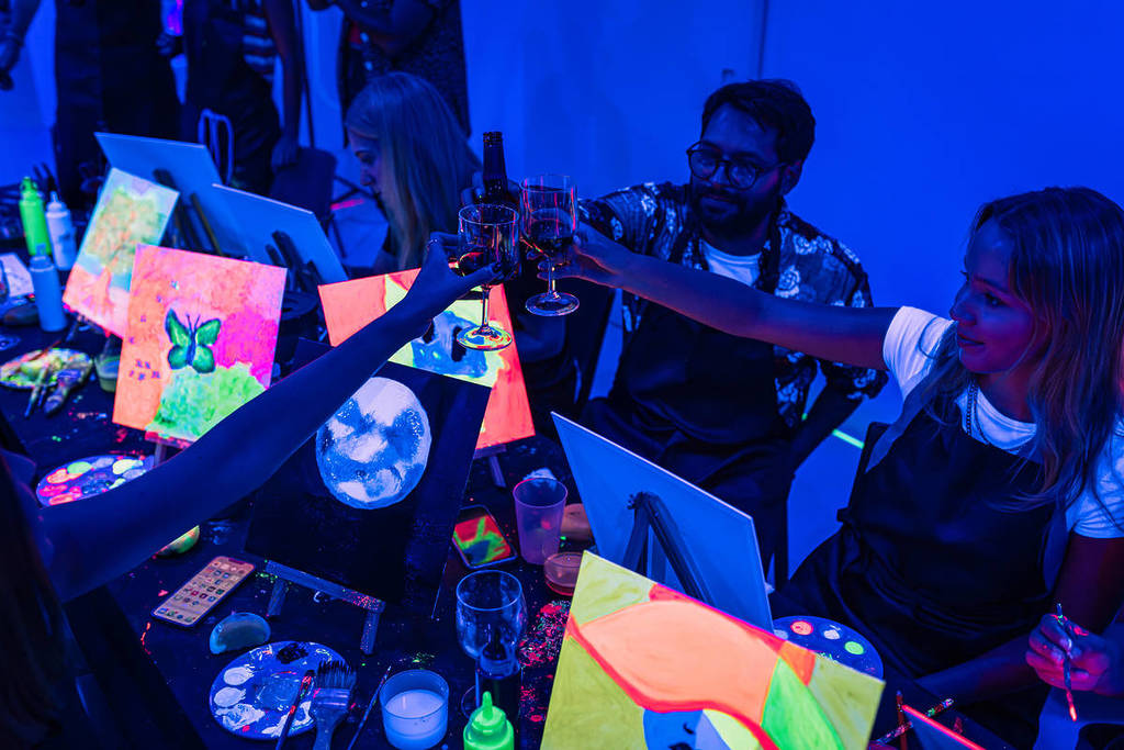 Neon Night: Paint in the Dark in Karlsruhe 🎨✨