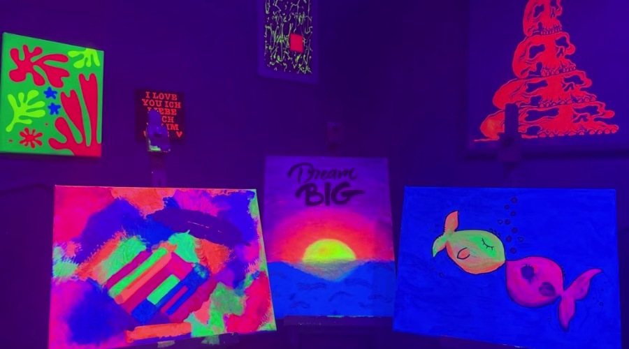 Neon Painting Hamburg: kreative Malparty im Schwarzlicht